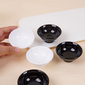 Miniature 6.5cm Japanese ramen bowls in black and white finish for dollhouse decor