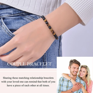 Bracelet couple code Morse avec perles noires et pierres œil de tigre sur carte