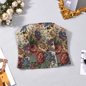 Detail eines Vintage-Jacquard-Bustiers mit Blumenmuster und elegantem Rosendekor