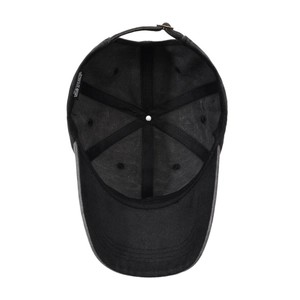 Vue interne d'une casquette de baseball en coton noir délavé montrant la structure à 6 panneaux