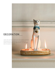 Dettaglio del portacandele a forma di gatto egiziano Bastet bianco con tocchi oro