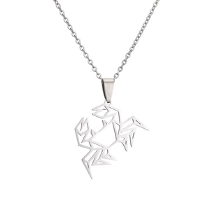 Collier minimaliste en acier inoxydable argenté avec un pendentif crabe géométrique