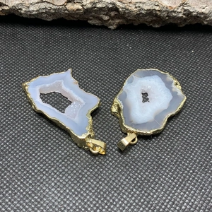 Pendenti in agata naturale placcati oro 14K con cristalli viola e bianchi eleganti
