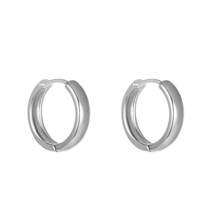 Orecchini a cerchio in argento lucido con design rotondo minimalista dallo stile lusso