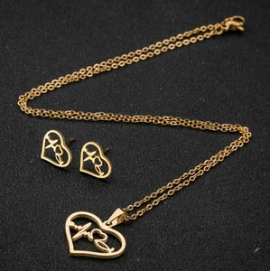 Parure dorée comprenant collier et boucles d'oreilles cœur avec électrocardiogramme