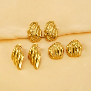 Set of 18K gold-plated irregular pleated geometric stud earrings on yellow silk