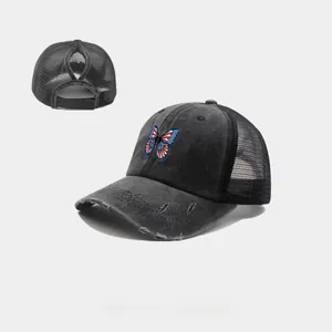 Casquette noire délavée avec filet et broderie papillon pour queue de cheval haute