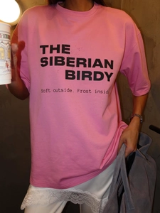 Pink oversized short-sleeved cotton T-shirt with black slogan print for summer