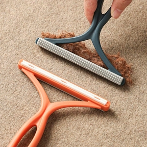 Manual double-sided lint remover tool for pet hair and clothes in orange and blue