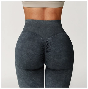 Nahaufnahme von hohem Rippbund und Push-Up-Naht an nahtlosen Yoga-Leggings für Damen