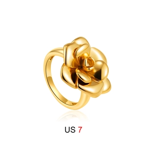 Detailed view of vintage 18K gold camellia flower ring with US size 7 label
