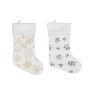 Chaussettes de Noël blanches en peluche avec motifs flocons de neige dorés et colorés