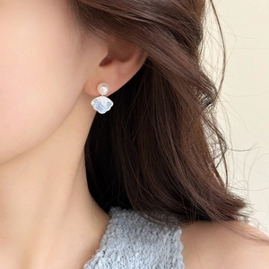 S925 silver needle shell stud earrings with blue fan-shaped pendants and white pearls