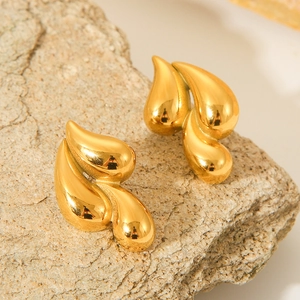 Boucles d'oreilles en acier inoxydable plaqué or 18k avec design abstrait en goutte d'eau
