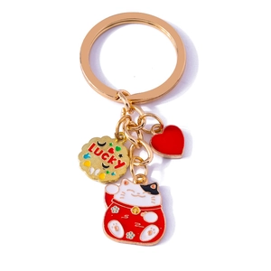 Creative lucky cat keychain with red heart and gold lucky pendant for bag decoration