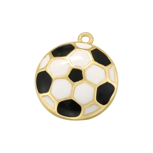 Detaillierte Nahaufnahme eines goldenen Fußball-Anhängers mit schwarz-weißer Emaille