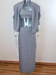Détails de l'ensemble trois pièces pour femme en tricot à carreaux noir et blanc