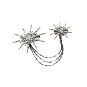 Brosche in Gunmetal-Optik mit funkelnden Sternen und dreifacher Gliederkette für Anzüge