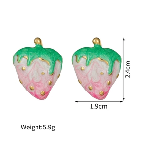 Size specifications of pink strawberry earrings measuring 2.4cm by 1.9cm and 5.9g weight