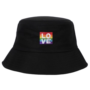 Schwarzer Anglerhut aus Baumwolle mit Regenbogen-LOVE-Stickerei auf weißem Grund