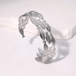 Bracciale aperto artistico con motivo a pesci in acciaio inossidabile argento