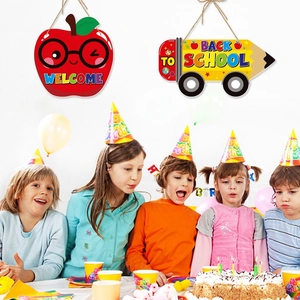 Back to School Türdeko Set mit Welcome Apfel und Bleistift Schulbus Hängeschildern