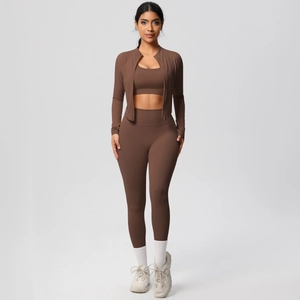 Set yoga da 3 pezzi con giacca a maniche lunghe, reggiseno sportivo e leggings a vita alta