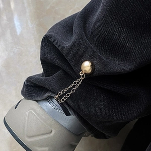 Golden magnetic chain buckle for T-shirt shortening and jeans leg adjustment