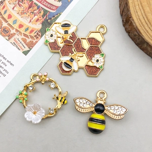 Three-piece set of yellow enamel bee and honeycomb alloy pendants for DIY jewelry making