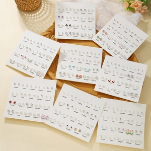 Lot de boucles d'oreilles avec perles et pompons sur cartes de présentation variés