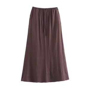 Jupe longue plissée marron foncé avec tissu texturé et cordon de serrage pour femme