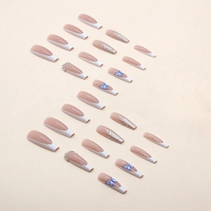 Faux ongles long cercueil french avec pointes blanches papillon bleu et strass lot de 24