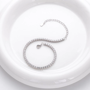 Detailed close-up of S925 sterling silver tennis bracelet with lobster clasp and zircons