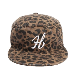 Cappello militare leopardato con ricamo lettera H per uomo e per donna