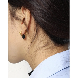 Minimalist S925 silver knot earrings with golden ring and black oval bead on model