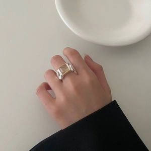Minimalist S925 sterling silver ring featuring a square yellow stone on a female hand