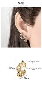 Macro des boucles d'oreilles zircon doré avec 12mm de diamètre et tige de 0,8mm