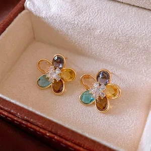 Orecchini A Lobo A Fiore Colorati Con Zircone Rame Placcato Oro 18K E Perno In Argento Vintage Elegante Per Donna