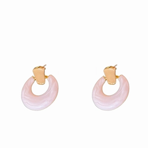 Chic pink resin hoop earrings with golden metal studs for a minimalist fashion style