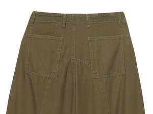 Detail of cargo pants back waist with double pockets in olive green twill fabric