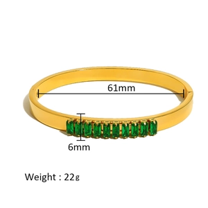 Elegant gold bracelet set with emerald rectangle crystals and technical dimensions
