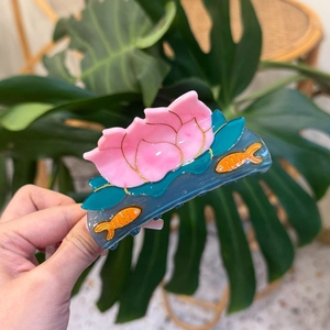 Acetate shark clip with lotus flower and goldfish design for elegant hair styling