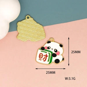 Vue détaillée du pendentif Panda Mahjong avec dimensions 25mm et texture nid d'abeille dorée