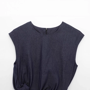 Robe midi sans manches en jean bleu foncé avec fermeture éclair au dos et tissu en sergé