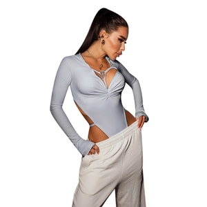 Body gris sexy à manches longues en maille côtelée avec boucle étoile et capuche