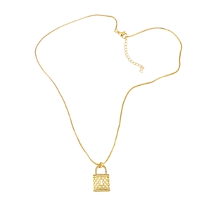 Élégant collier serrure de cœur doré avec détails en zircons pavés sur une fine chaîne