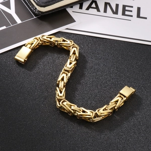 Bold golden Byzantine chain bracelet for men in durable stainless steel with secure clasp