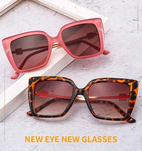 Detail shot of square butterfly sunglasses showing 52-19-140 size specs and frames