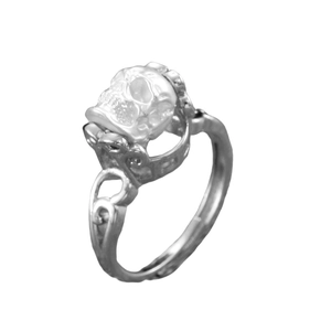 Gothic punk schedel ring in zilver metaal met verfijnde opengewerkte patronen
