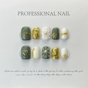 Handgemachte Press On Nails Salbeigrün Cremeweiß Französischer Stil Mit Dreidimensionalen Blumen Künstliche Perlen Goldfolien Akzenten